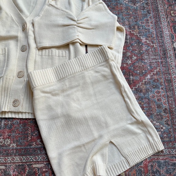 3 Piece Sweater and Skirt Set (Cream) - Picture 4 of 6